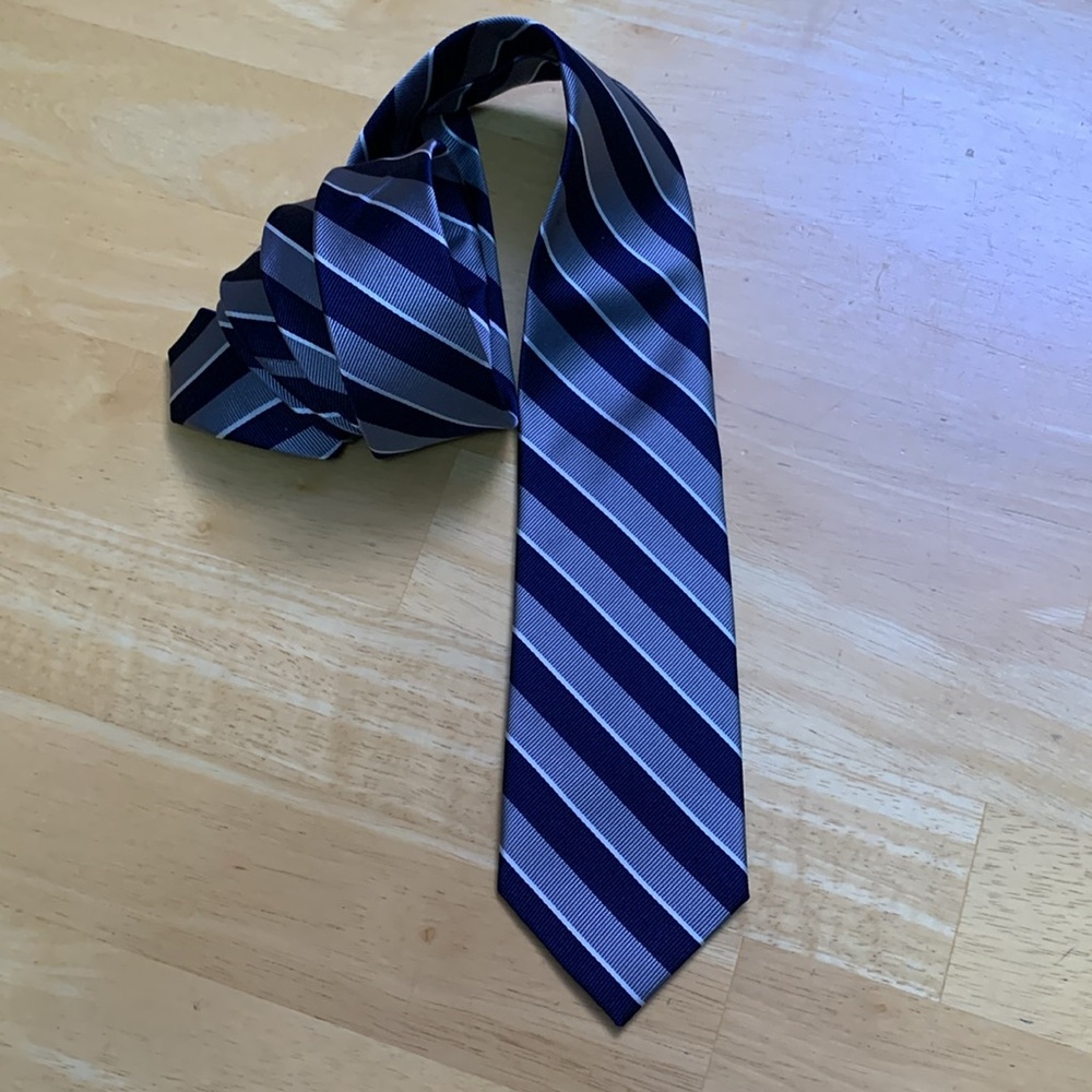 NWT Silk Pronto Uomo Platinum Navy Stripe Necktie